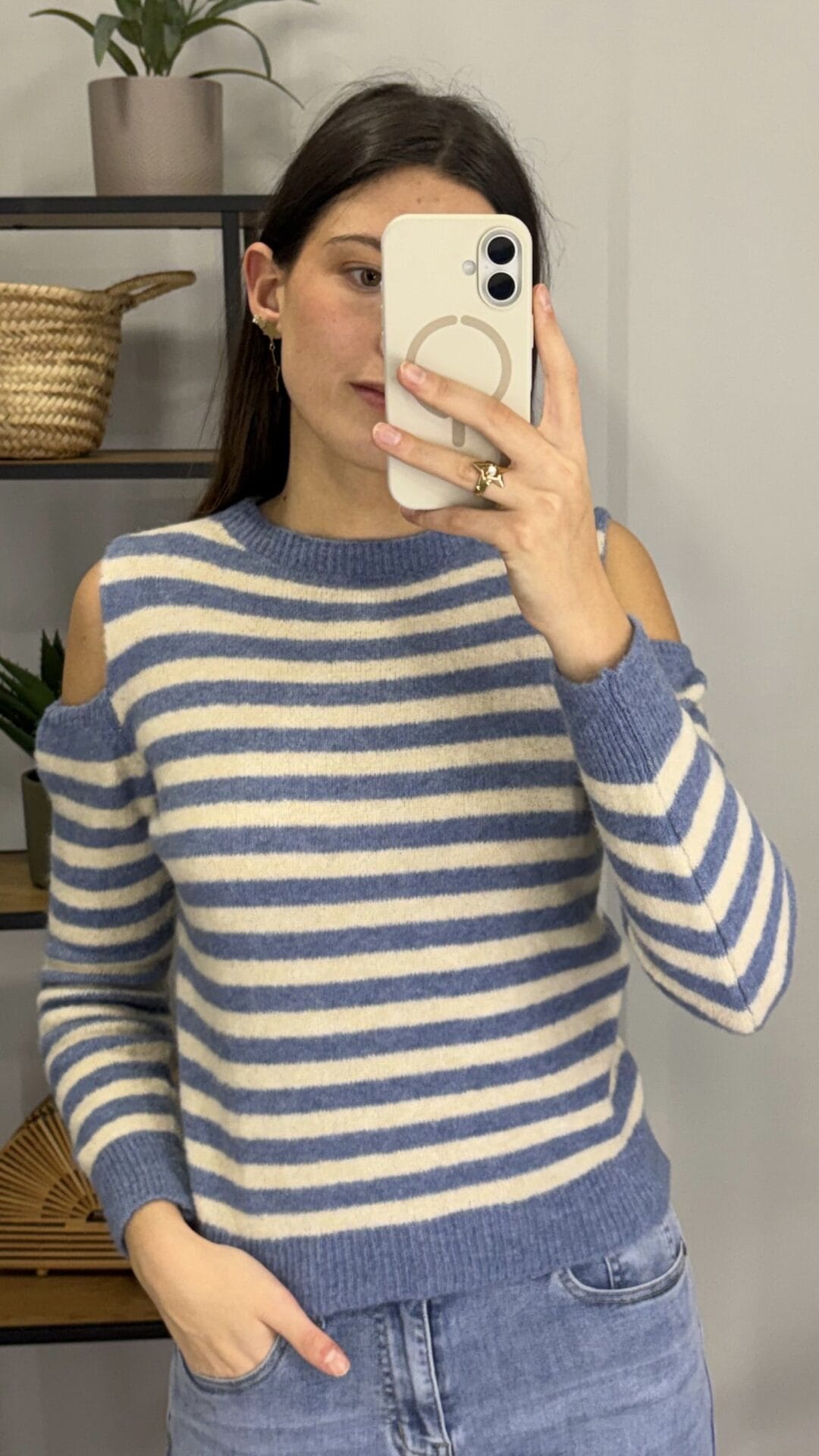 3ACA76BC-4E10-4A27-A095-85F3EC30C53B